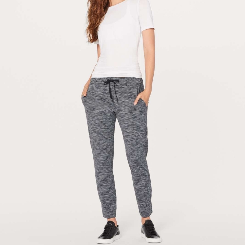 Lululemon Women's Pants Size 6 On The Fly *28" Gray Travel Performance